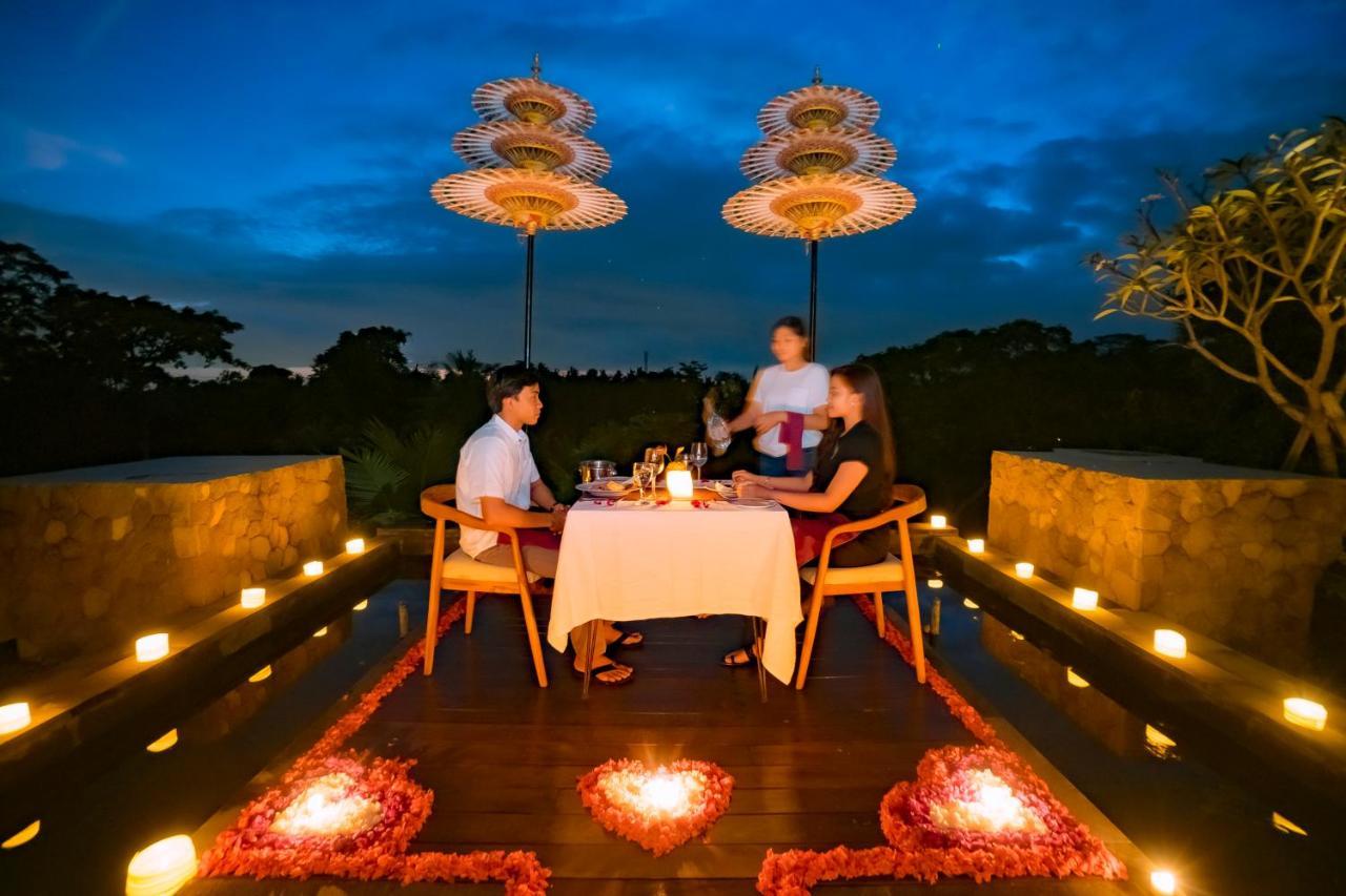 Weda Cita Resort And Spa By Mahaputra أوبود المظهر الخارجي الصورة Romantic dinner at a resort in Bali, Indonesia