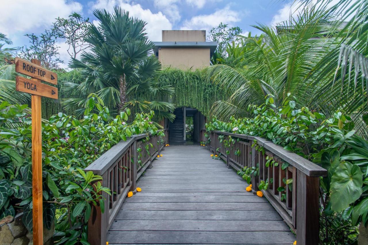 Weda Cita Resort And Spa By Mahaputra أوبود المظهر الخارجي الصورة The entrance to the Tree Top