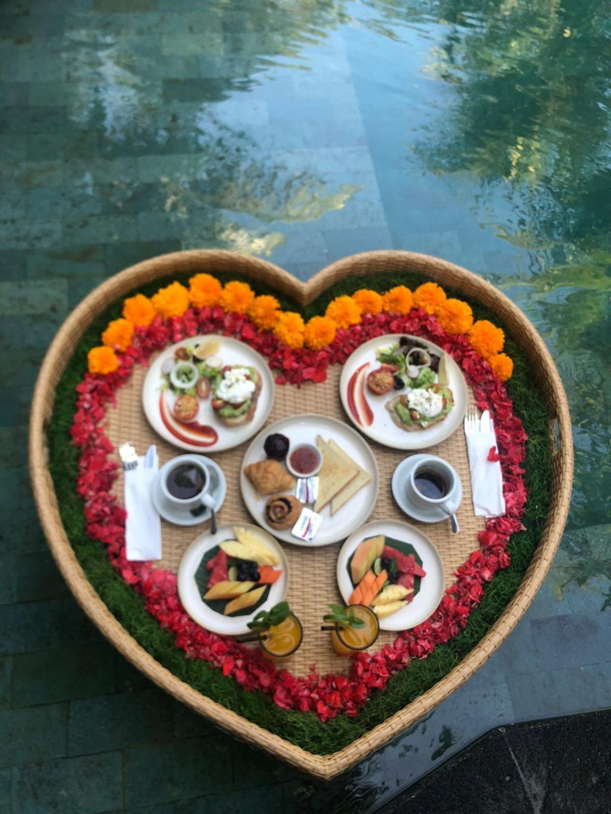Weda Cita Resort And Spa By Mahaputra أوبود المظهر الخارجي الصورة A traditional Balinese breakfast